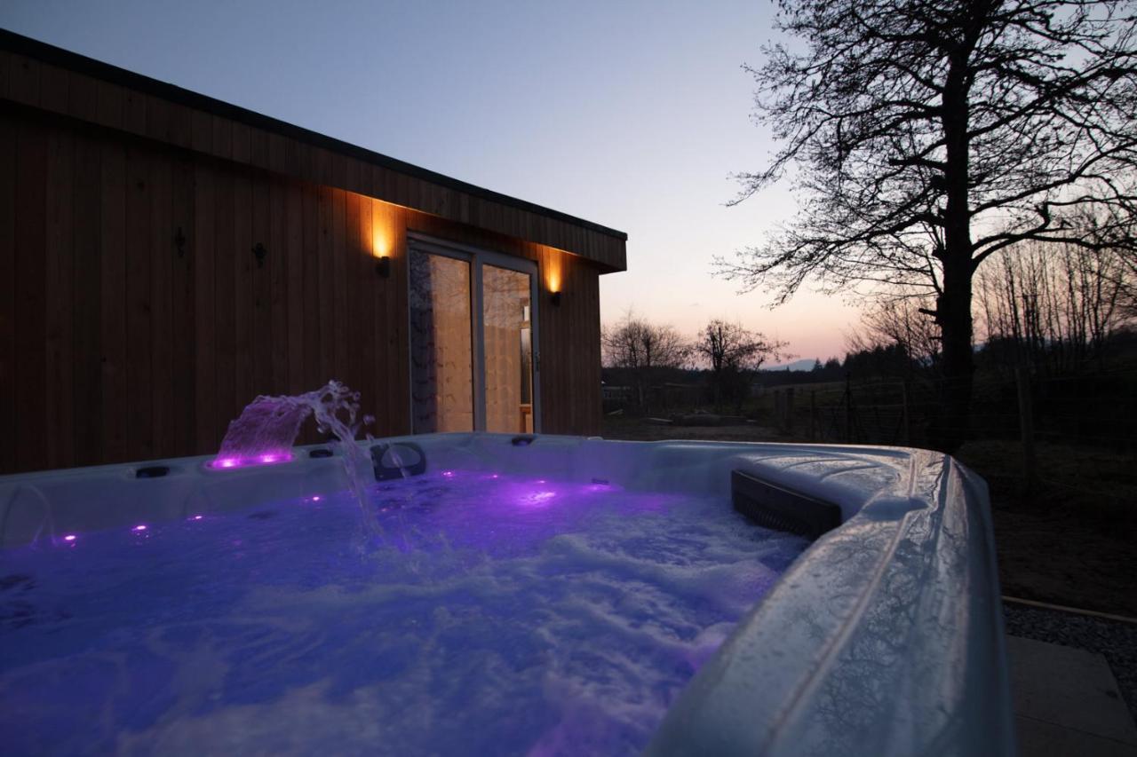 Allt Mor Rentals - Chalet With Hot Tub, And Studio Apartment No Hot Tub Roybridge Exterior photo