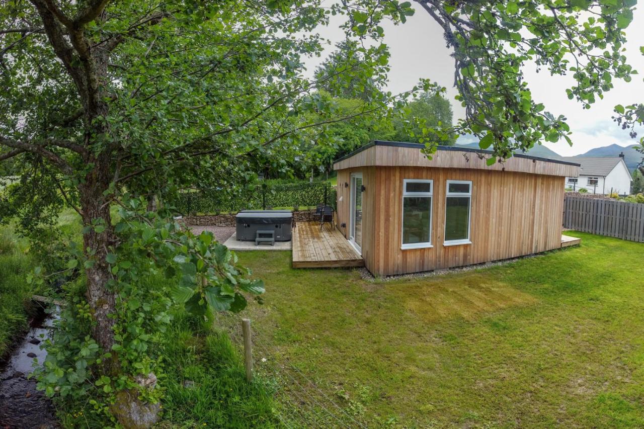 Allt Mor Rentals - Chalet With Hot Tub, And Studio Apartment No Hot Tub Roybridge Exterior photo